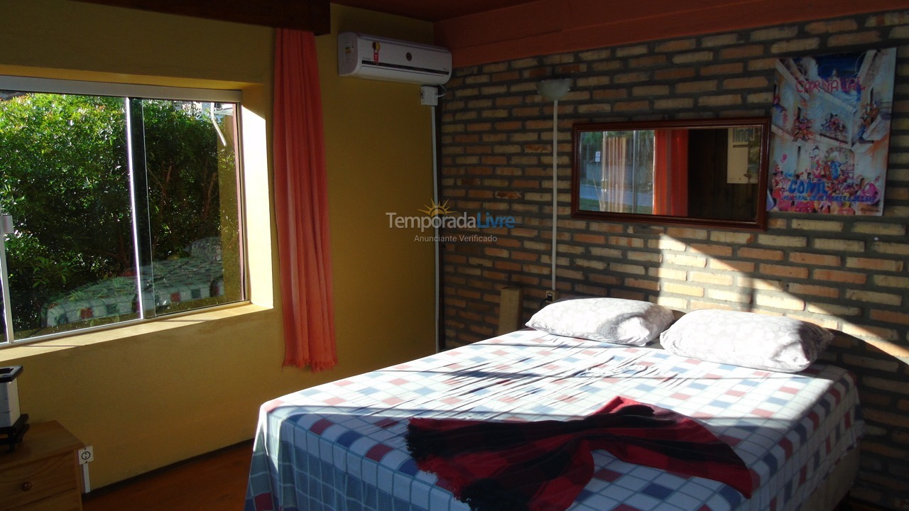 Apartment for vacation rental in Bombinhas (Praia de Quatro Ilhas)