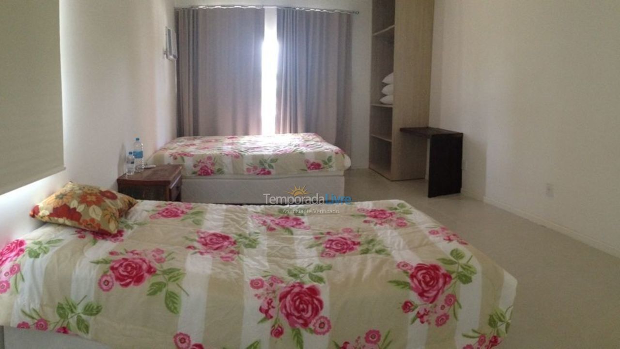 Casa para aluguel de temporada em Camaçari (Praia de Guarajuba)