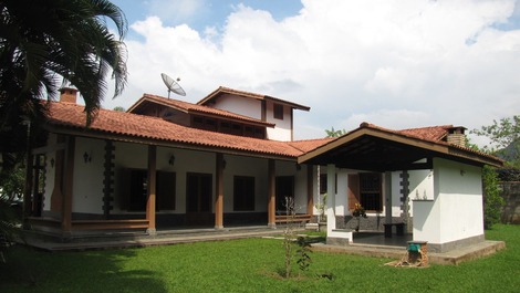 Churrasqueira lateral casa