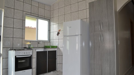 Cozinha equipada e arejada