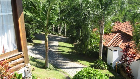 Complejo de cabañas con 5 casas, increibles vistas al mar, servicios de posada, limpieza diaria