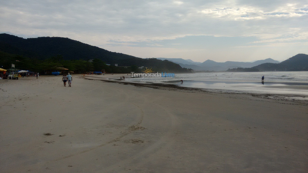 Apartamento para aluguel de temporada em Ubatuba (Praia das Toninhas)