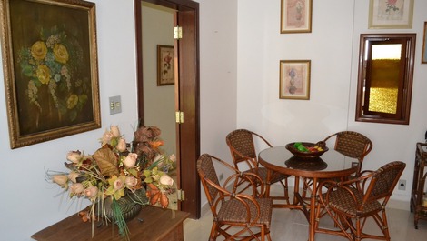 LINDO APARTAMENTO PÉ NA AREIA,PRAIA PITANGUEIRAS - GUARUJÁ