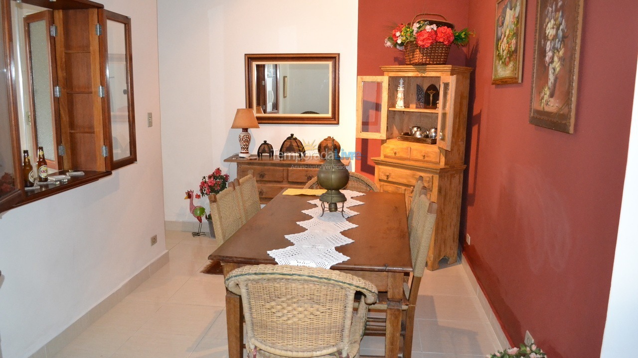 Apartamento para aluguel de temporada em Guarujá (Pitangueiras)