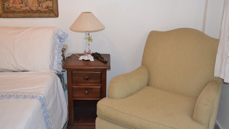 LINDO APARTAMENTO PÉ NA AREIA,PRAIA PITANGUEIRAS - GUARUJÁ