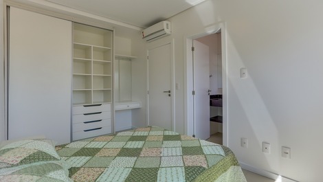 Espetacular apartamento 2 dormitórios 50 metros do mar, Canasvieiras!