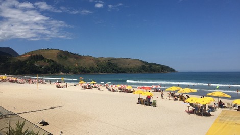 Casa a beira mar com piscina 5 suítes