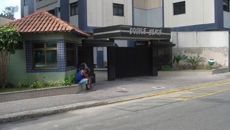 Guarapari Apto en condominio cerrado a 50m del mar de la playa del Morro