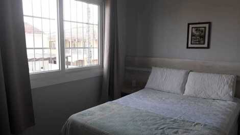 Quarto com cama de casal