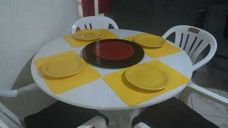 Apto frente ao mar Vila Tupi litoral sul com garagem e internet