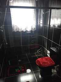 Apto frente ao mar Vila Tupi litoral sul com garagem e internet