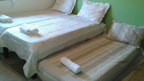 Condominium right on the sand cozy house 4 suites Praia de Manguinhos