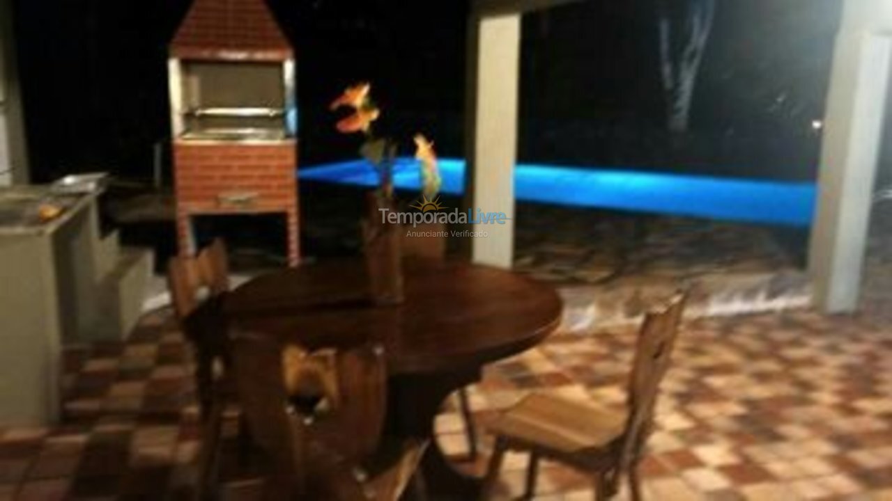 Casa para aluguel de temporada em Ubatuba (Enseada)