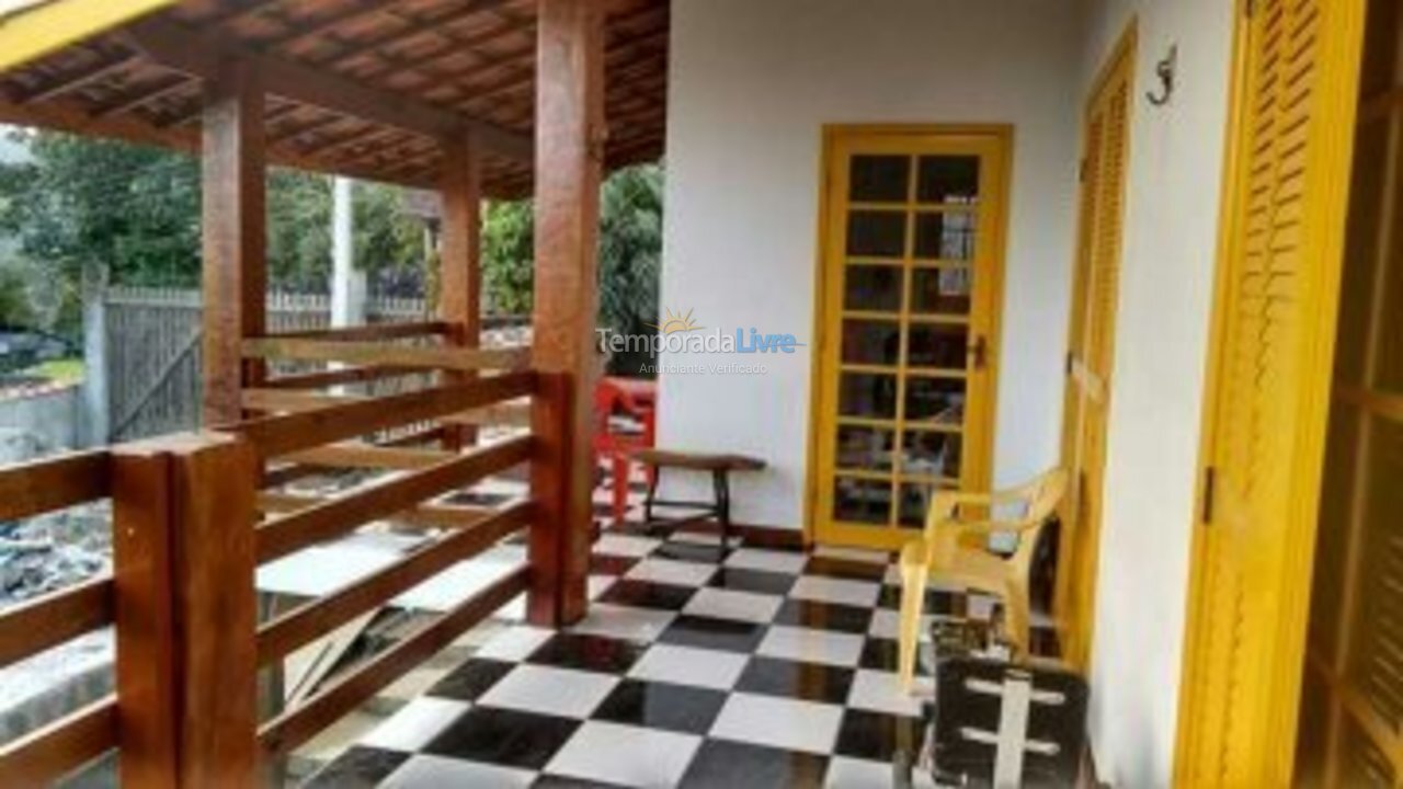 Casa para aluguel de temporada em Ubatuba (Enseada)
