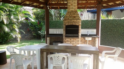 Quiosques com churrasqueira