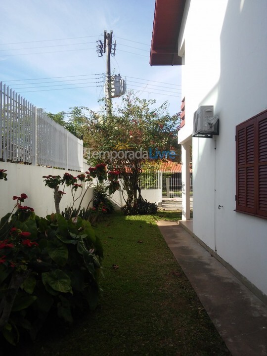 Casa para aluguel de temporada em Florianópolis (Cachoeira do Bom Jesus)