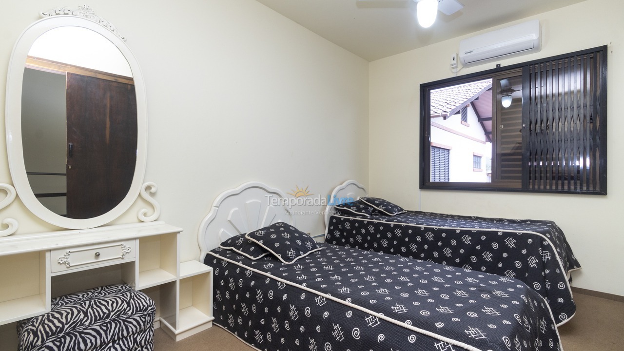 Apartment for vacation rental in Bombinhas (Mariscal)