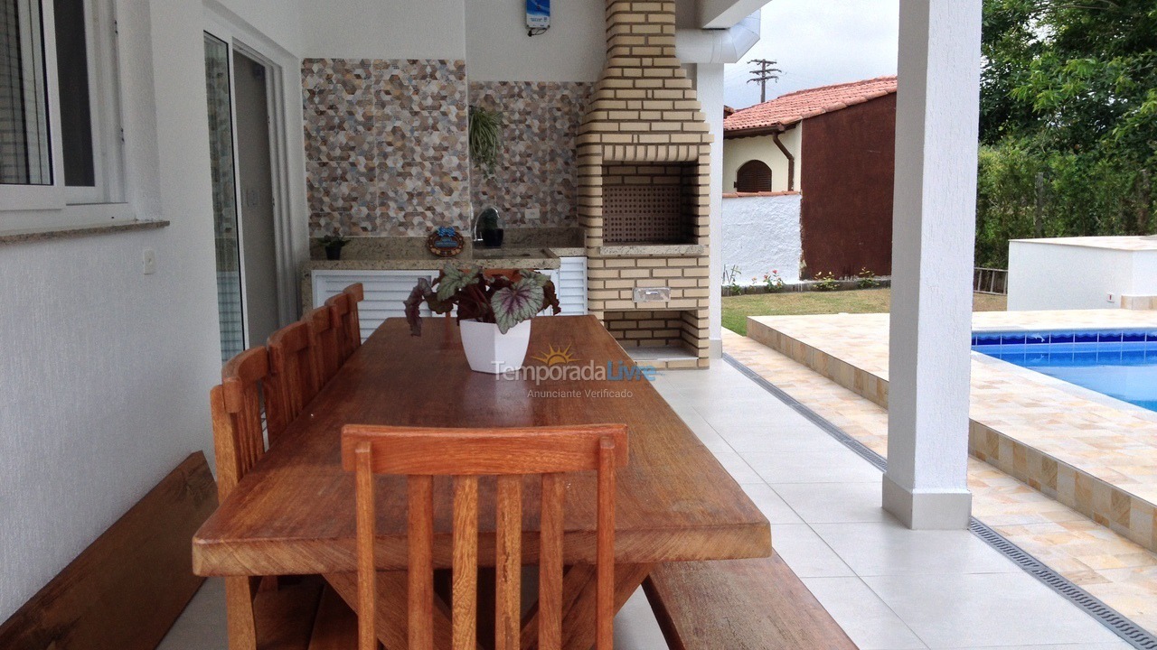 Casa para alquiler de vacaciones em Bertioga (Praia de Guaratuba)
