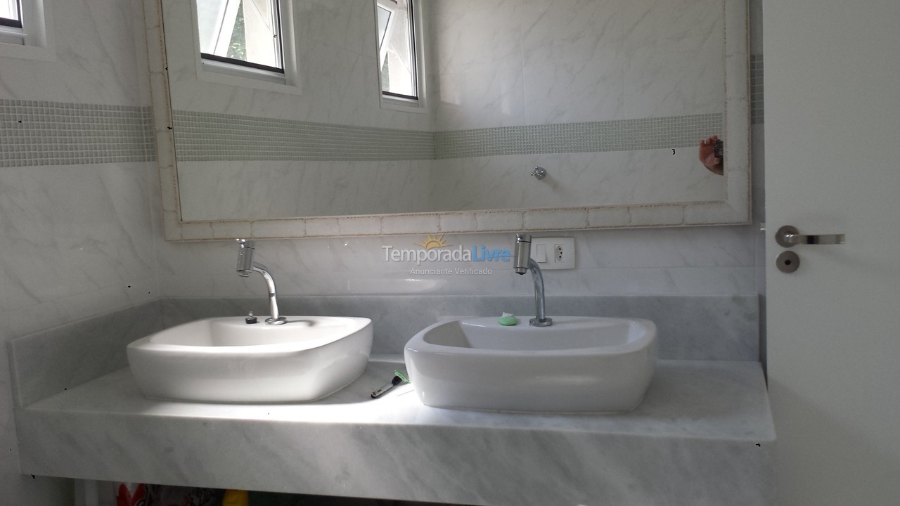 Casa para alquiler de vacaciones em Bertioga (Praia de Guaratuba)