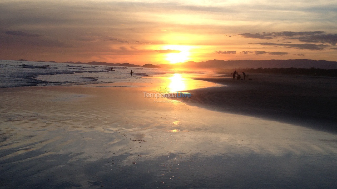 Casa para alquiler de vacaciones em Bertioga (Praia de Guaratuba)