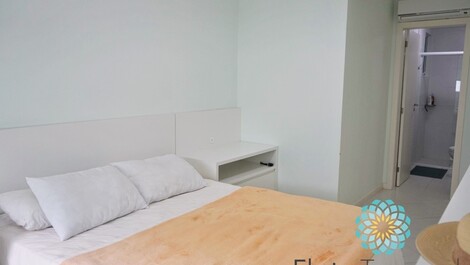 Zona central! 2 dormitórios em condomínio com piscina. A34