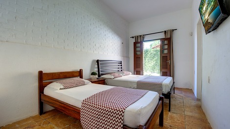 Casa Luxo BEACH PARK, 7 Suítes AR/TV-27 Pessoas à 50 metros da Praia