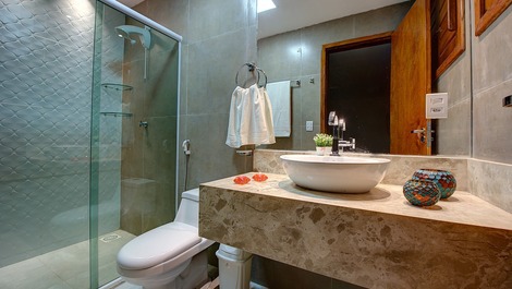 Casa Luxo BEACH PARK, 7 Suítes AR/TV-27 Pessoas à 50 metros da Praia