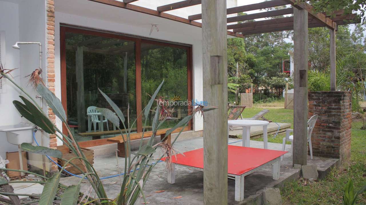 Casa para alquiler de vacaciones em Garopaba (Praia da Ferrugem)