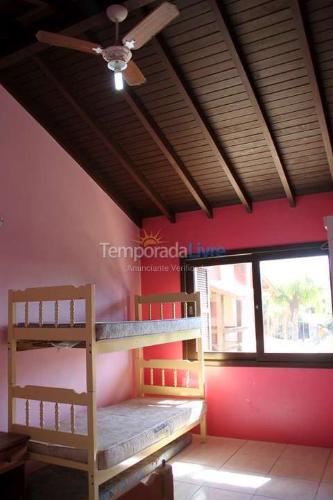 Casa para aluguel de temporada em Garopaba (Praia da Ferrugem)