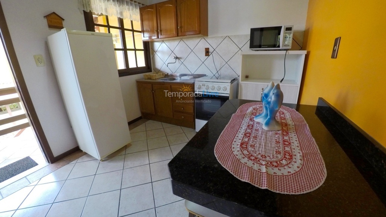 Casa para aluguel de temporada em Bombinhas (Praia de Bombas)