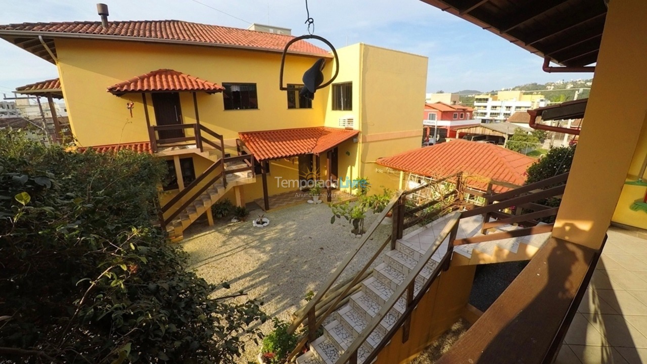 Casa para aluguel de temporada em Bombinhas (Praia de Bombas)