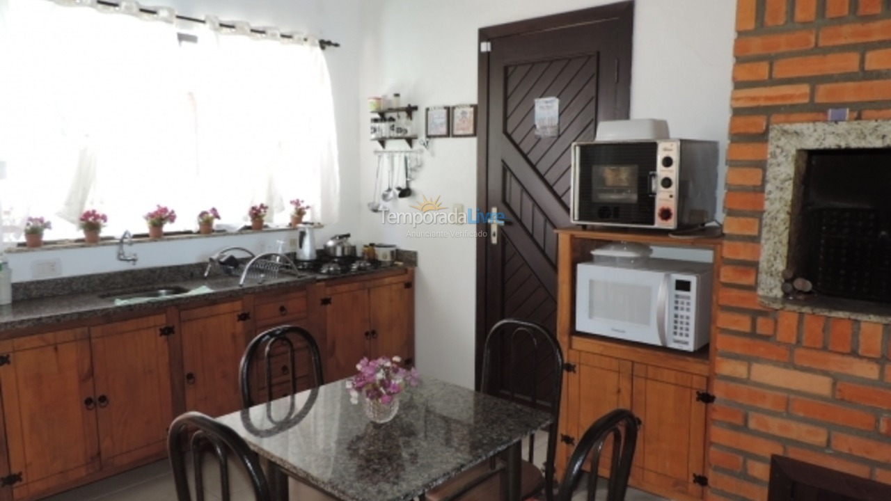 Casa para aluguel de temporada em Bombinhas (Mariscal)