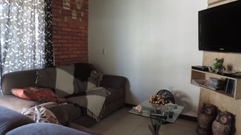 Linda casa com 4 dormitórios em Mariscal, excelente localização Ref.53