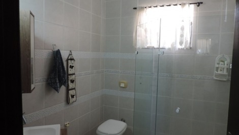 Linda casa com 4 dormitórios em Mariscal, excelente localização Ref.53