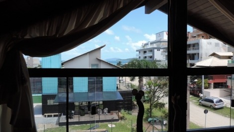 Linda casa com 4 dormitórios em Mariscal, excelente localização Ref.53