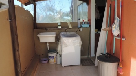 Linda casa com 4 dormitórios em Mariscal, excelente localização Ref.53