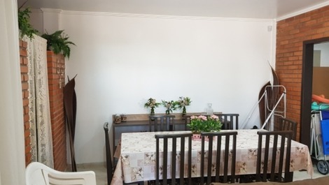 Linda casa com 4 dormitórios em Mariscal, excelente localização Ref.53