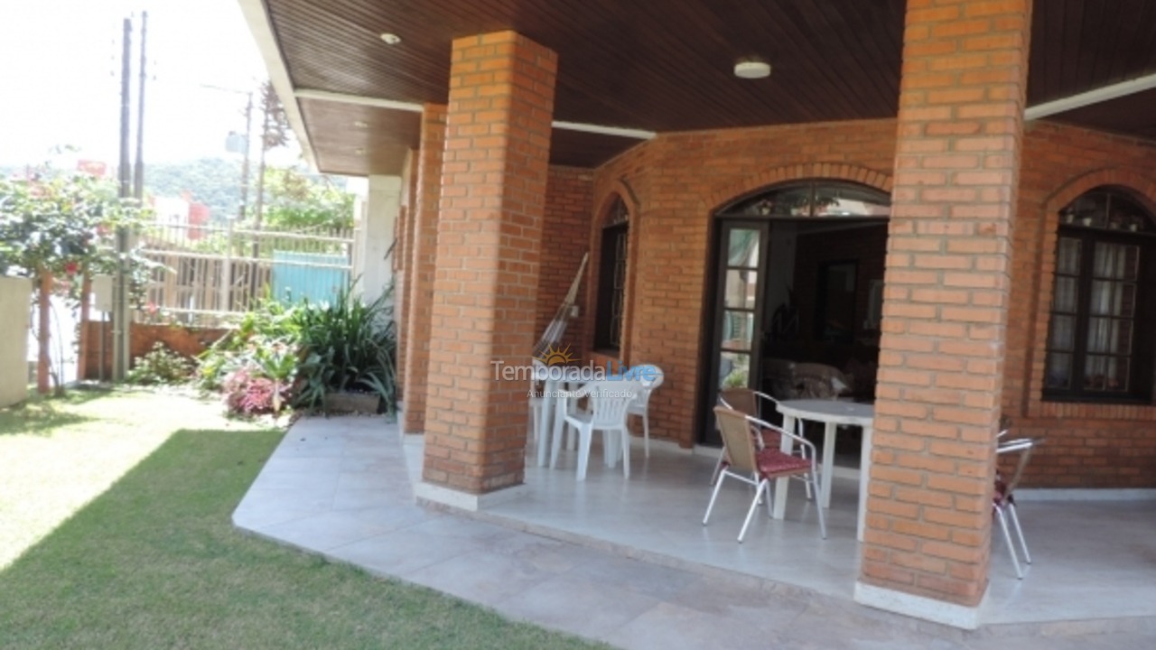 Casa para aluguel de temporada em Bombinhas (Mariscal)