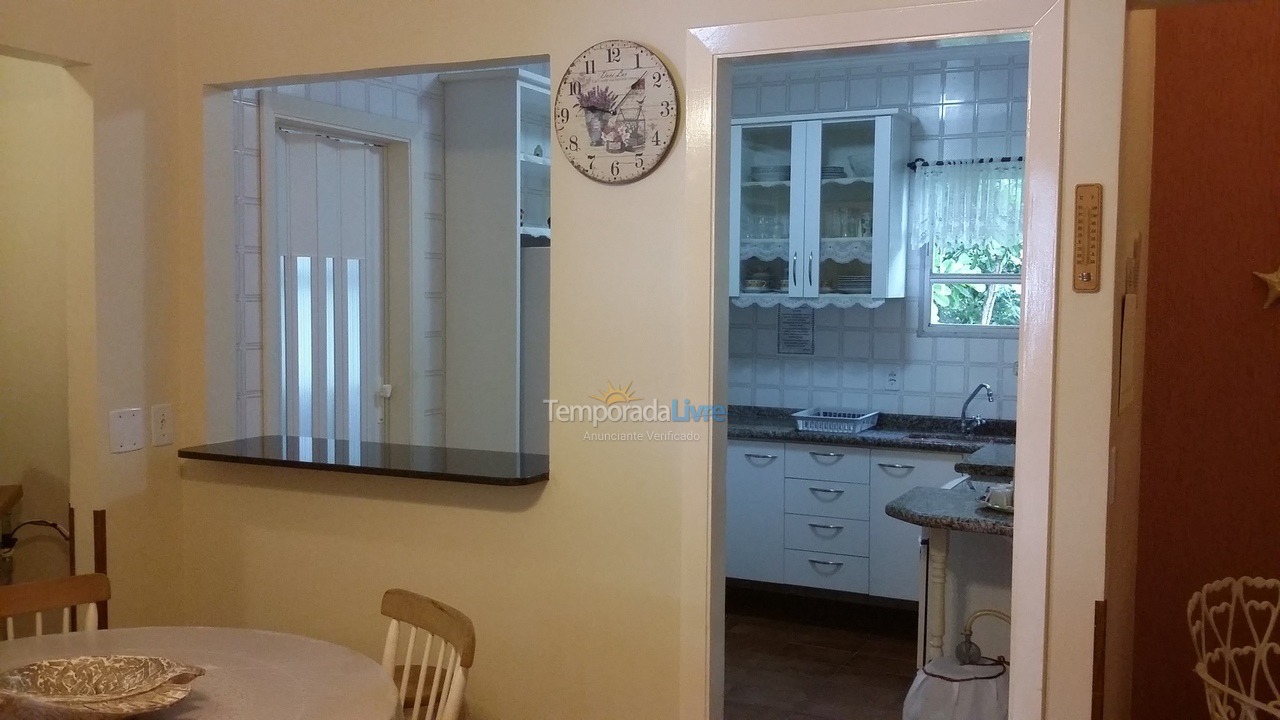 Apartamento para aluguel de temporada em Ubatuba (Praia das Toninhas)