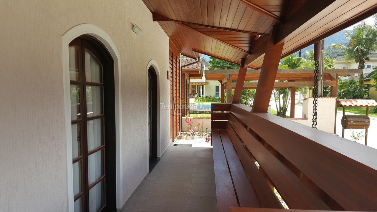 Casa para aluguel de temporada em Ubatuba (Horto Florestal)