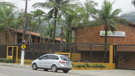 House on the beach of Boiçucanga condominium Sol de Boiçucanga, foot in the sand