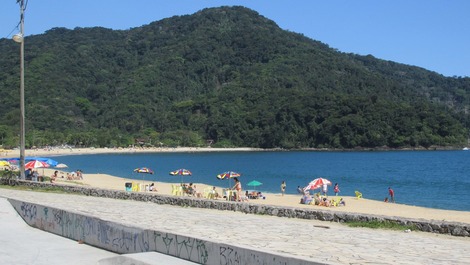 House on the beach of Boiçucanga condominium Sol de Boiçucanga, foot in the sand