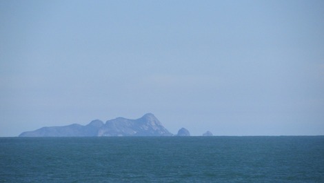 House on the beach of Boiçucanga condominium Sol de Boiçucanga, foot in the sand
