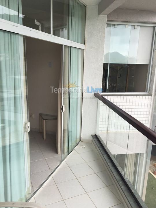 Apartamento para aluguel de temporada em Ubatuba (Praia das Toninhas)