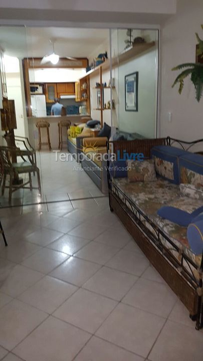 Apartamento para aluguel de temporada em Ubatuba (Praia das Toninhas)