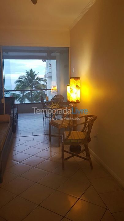 Apartamento para aluguel de temporada em Ubatuba (Praia das Toninhas)