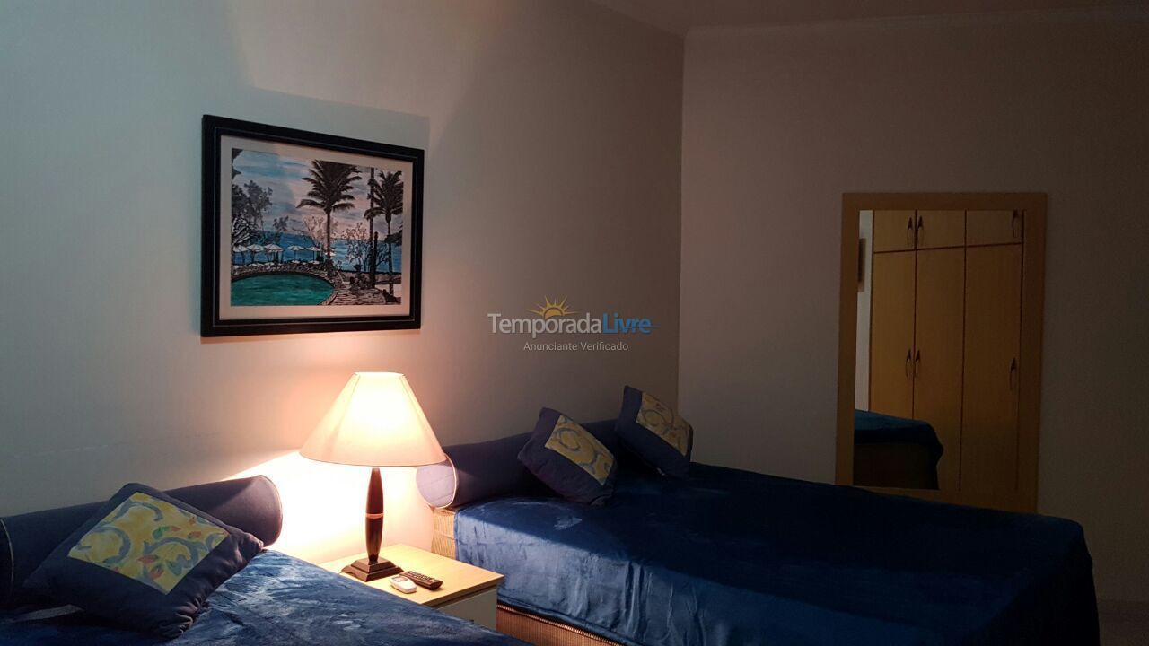 Apartamento para aluguel de temporada em Ubatuba (Praia das Toninhas)