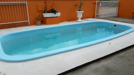 Apartments with pool and WIFI 17 km from Floripa 50 meters from the beach