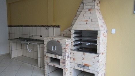 CASA COM PISCINA NA PRAIA DA ENSEADA, EM UBATUBA-SP