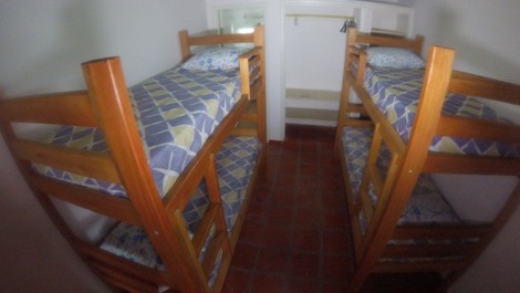 House with pool 50 meters from Maranduba Beach - 10 to 30 people